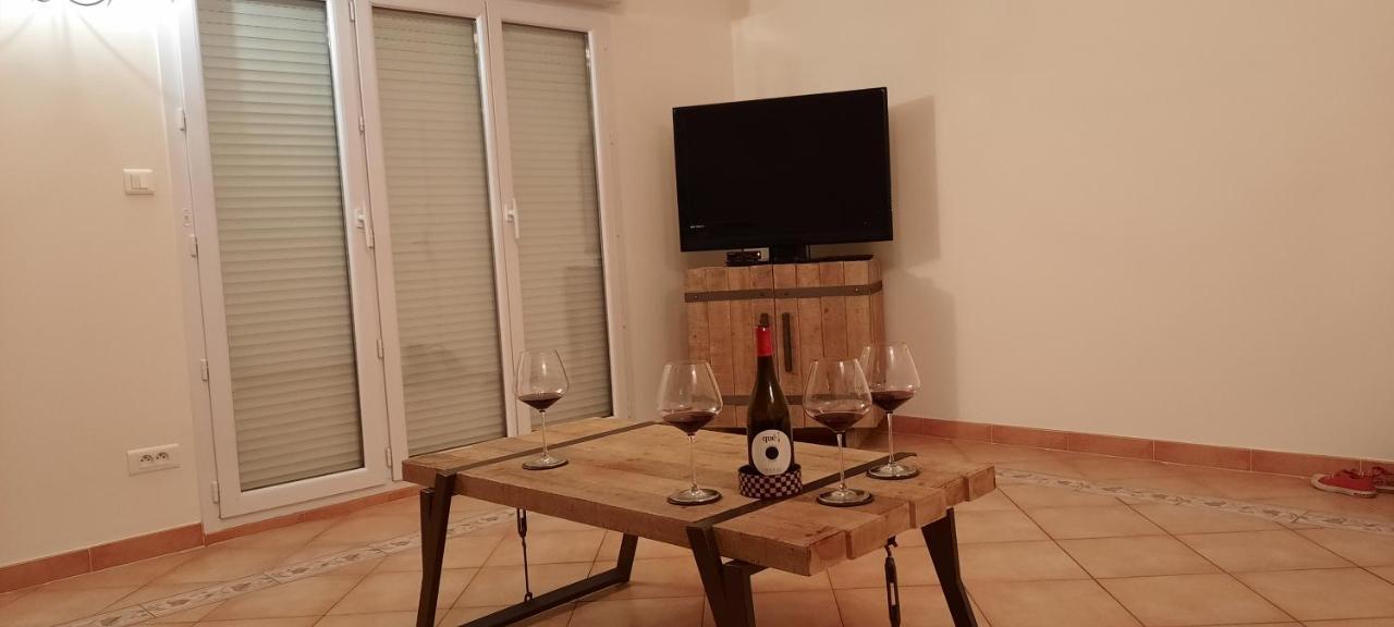 Le Coq Du Nord - Mailhac Gite Et Chambres D'Hotes Bagian luar foto